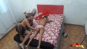 Csábítom a mostohalányom szűk thai hátsó ajtaját