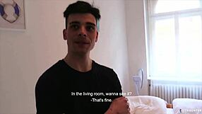 Аматерский гей за деньги с чешским охотником 530. сосет хуй и грубый анал со шлепками.