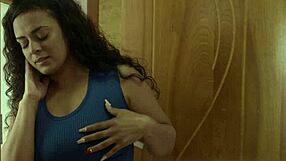 Latinska pastorka z velikimi cikami zapeljuje Peruvijca v doggy vožnji in curku