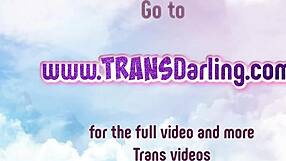 Trans punce z ritem gredo bareback v vročem lezbičnem duetu