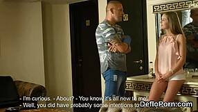 Ninfa inocente abre la raja apretada para desfloración cruda