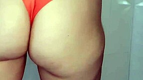 esposa safada escolhendo lingerie para me dar prazer