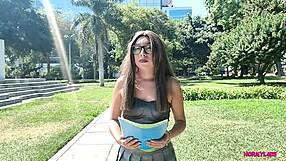 bella jovencita me aborda para poder hacer un donativo a una fundación de animales abandonados a cambio le propongo llevarla a mi departamento y le ofrezco dinero por una una buena cogida - briella márquez