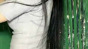 Em Mão Dances Sexy on Uplive Korean Webcam Stream