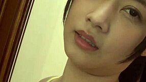 ノーブラ貧乳美女のコリコリ勃起乳首が服越し丸見えで興奮 パート3