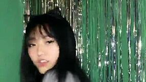 Em Mão Dances Sexy on Uplive Korean Webcam Stream