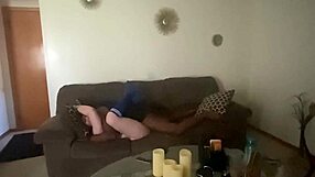 Jebem jo kot dobro punco, cvili in duši na monstrum kurcu