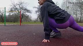 Jeny Smith pokazuje guz u najlonkama na treningu lepa beba javni tease