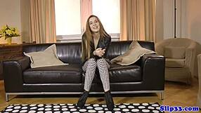 Chica británica 18+ cabalga verga de senior en POV close-up