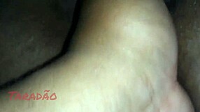 Enchendo O Cu Da Preta De Leite