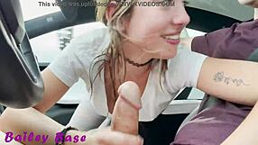 Je baise la petite ado 18+ en voiture