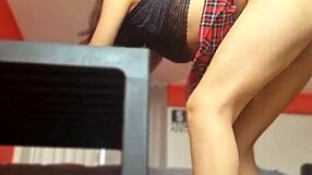 Подслушвам секретарката Nataly в кабинета на губернатора в Мексико