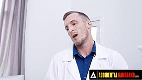 Fui Tomar Banho Na Casa Dos Primos Do Meu Marido Ai Meu Marido Entrou No Banheiro Logo Em Seguida Todo Mundo Quis Comer A Minha Buceta Junto Com Ele