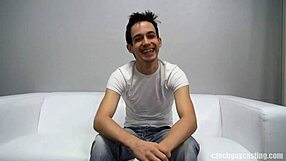 Český gay casting - Lukas 7714 sátá a šuká v POV