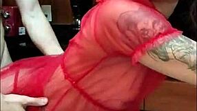 Increible squirt que le provoco a mi mujer en la cocina