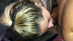 Tid til at spise ludder med dybhalning og sluk sæd