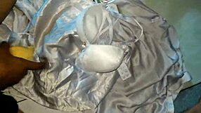 Ao dai em gai in a casual conversation about sex and anal