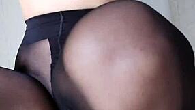 i watch asian brunette masturbate with vibrator in toilet, so sexy