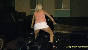 Uh... Plas Huisvrouw Momenten Gevangen Buiten in Wilde Clips... Zo Gek