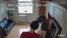 Скаут007, молодой 18+ твинк, дико трахается на кухонном столе на публике.