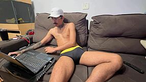 Novinho Roludo Batendo Punheta in Parte 2 with Big Black Cock Display