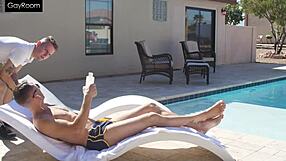 se sprostiva ob bazenu z mojim bazenarskim fantom v poletnem soncu