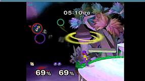 أمازونية عملاقة مهيمنة تسيطر على فروي ضعيف في مشهد فيم دوم