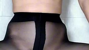 i watch asian brunette masturbate with vibrator in toilet, so sexy