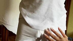 Čustveno jutranje presenečenje: Mačeha hrepeni po mojem kurcu namesto zajtrka