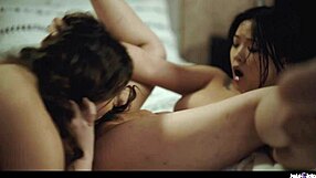 Riivatut tytöt märkinä ja sotkuisina 18+ lesbokokoelmassa