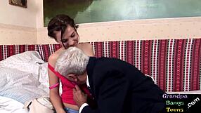 Amico, questa giovane 18+ europea è stata pestata dal nonno!