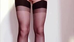 وااو! سيلينا تستمني في كورسيه محكم للمحكمة