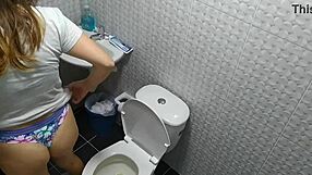 I Spy on Stepsister in Bathroom - That Delicious Ass Drives Me Wild