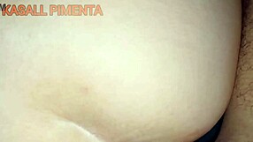 Deixei meu marido socar a mão toda dentro da minha buceta