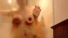 Vợ Ỉp Bị Ịt Trong Phòng Tắm Với Cum Và Cumshot