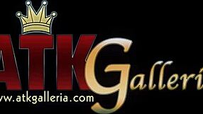 Avery Moon Rubs Her Amazing Pussy Lips Intensely