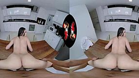 Smuk latina med perfekt krop og store patter knepper i VR