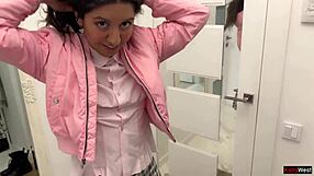 Jebljena in na faks z kurčkom na obrazu, res?