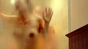 Vợ Ỉp Bị Ịt Trong Phòng Tắm Với Cum Và Cumshot