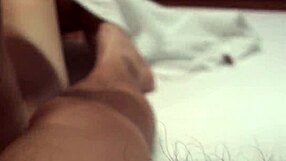 Girlfriend gives surprising blowjob leading to cumshot