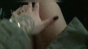 Provoquei o Uber e Deixei Ele Brincar com Minha Bucetinha