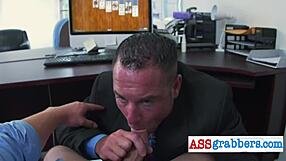 Atlet šuká obří čurák do vyvrcholení