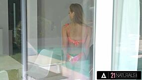 Вау! Сексуальная блондинка Алекса Флекси получает свою крошечную жопу жестко оттраханную!