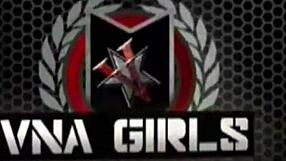 Jelena Jensen se svlači i drka velike sise na javnom mestu vrućeg leta