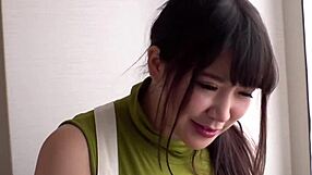 E aí, olha as tetas naturais enormes dessa modelo japonesa