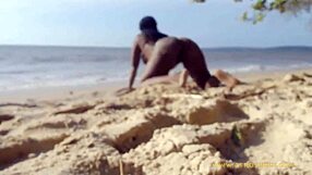 Teen twerks butt naked on the beach in public