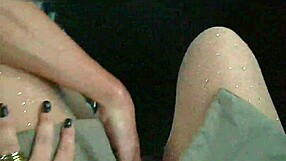 Provoquei o Uber e Deixei Ele Brincar com Minha Bucetinha