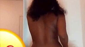 Sexy ebony queen getting naked 😍