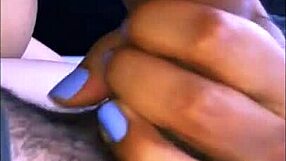 La hijastrastra se esfuerza para complacer a su padrastro con su apretado coño