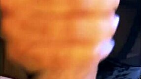 La hijastrastra se esfuerza para complacer a su padrastro con su apretado coño